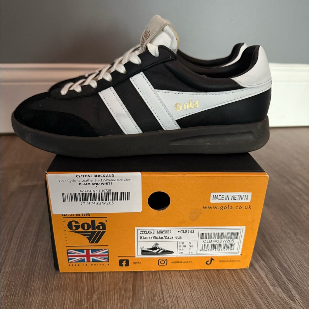 Gola Classic Black and White Sneakers with Retro Style